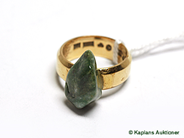 Pawnitems, 1 ring (engraved) with green stone (limmad), 18K. weight 7,8g, in auction: Pawn – Thursday 3 May 2007