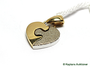 Pawnitems, 1 charm rg/vg "tvådelat hjärta", 18K. weight 2,5g, in auction: Pawn – Thursday 3 May 2007