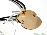 Pawnitems, Smycke, Gummirem with pendant 18K bruttovikt, in auction: Pawn – Tuesday 17 June 2008