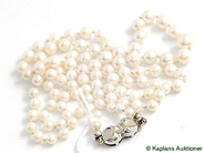 Pawnitems, Pearlnecklace, graduated length 60cm with silverclasp, in auction: Pawn – Tuesday 24 June 2008