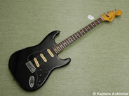 Pawnitems, Electric guitar, Fender Stratocaster .Made in USA lacquer and stötskador in mjukt cover (trasigt), in auction: Pawn – Tuesday 24 June 2008