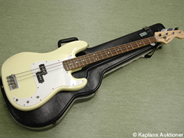 Pawnitems, Elbas, Squier by Fender P-BASS 1 sträng missing buttons on ljudenhet missing stötskador in hårt cover (damaged), in auction: Pawn – Tuesday 24 June 2008