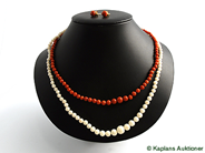 Jewellery, 2 ST NECKLACE, white and red coral, in auction: Classic – Saturday 23 August 2008