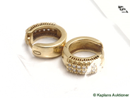Pawnitems, one pair earrings with 28 dia tot approx 0,20ct. 18K. weight 4,59g, in auction: Pawn – Thursday 23 October 2008