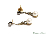 Pawnitems, one pair earrings with old-cut dia approx 2x0,10ct+rosenstenar (ett stopp saknas). 18K. weight 2,8g, in auction: Pawn – Thursday 23 October 2008