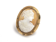 Jewellery, BROOCH PENDANT, 18K gold with cameo and oriental pearls, in auction: Exclusive – Saturday 21 March 2009