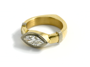 Jewellery, RING, 18K gold/white gold, in auction: Exclusive – Saturday 21 March 2009