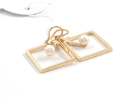 Pawnitems, Earrings, 18K 1 pair with pearls 8,3g, in auction: Pawn – Tuesday 11 August 2009