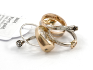 Pawnitems, Lot of gold, 18K imperfect and graverat innehåller stones 23,4g, in auction: Pawn – Tuesday 11 August 2009