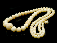 Jewellery, NECKLACE, white coral, in auction: Classic – Saturday 27 February 2010