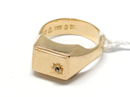 Pawnitems, Signet-ring, with stone Ø20 18K 7,7g, in auction: Pawn – Tuesday 20 April 2010