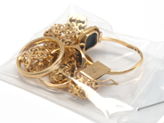 Pawnitems, Lot of gold, 18K trasigt/graverat 21,1g, in auction: Pawn – Tuesday 16 November 2010