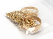 Pawnitems, Lot of gold, 18K trasigt/ engraved 17,9g, in auction: Pawn – Tuesday 16 November 2010