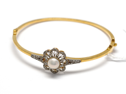 Pawnitems, Bangle, with pearl and diamonds, in auction: Pawn – Tuesday 16 November 2010