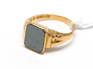Pawnitems, Signet-ring, with black stone 18K Ø19 1/2. 4,7g, in auction: Pawn – Tuesday 16 November 2010