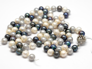 Pawnitems, Necklace, dyed fresh-waterpearls, in auction: Pawn – Tuesday 16 November 2010