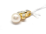 Pawnitems, Pendant, with pearl and diamonds 5 x approx 0,005ct 18K 1,7g, in auction: Pawn – Tuesday 16 November 2010