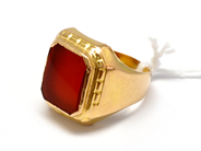 Pawnitems, Signet-ring, damaged with brown stone 18K Ø17 1/2. 5,5g, in auction: Pawn – Tuesday 16 November 2010