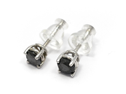 Jewellery, SINGLE-STONE EARRING, 18K white gold, in auction: Classic – Saturday 26 March 2011