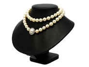 Jewellery, PEARLNECKLACE, cultured pearls, in auction: Classic – Saturday 26 March 2011