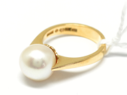 Pawnitems, Ring, with pearl 18K Ø16 1/4 5,6g, in auction: Pawn – Tuesday 22 November 2011