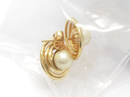 Pawnitems, Earrings, 1par with imperfect pearls 18K 4,4g, in auction: Pawn – Tuesday 22 November 2011