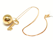 Pawnitems, Necklace, Box-chain 37cm Pendants 2 items 18K 5,6g, in auction: Pawn – Tuesday 22 November 2011