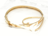 Pawnitems, Lot of Gold, broken defect engraved 18K 10,4g, in auction: Pawn – Tuesday 22 November 2011
