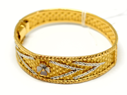 Pawnitems, Bangle, openable double-dyed  dented Ø6cm 21K 27,3g, in auction: Pawn – Tuesday 22 November 2011