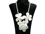 Jewellery, NECKLACE, cultured freshwater pearls, in auction: Classic – Saturday 17 December 2011