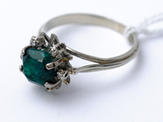 Pawnitems - Ring, with stone and diamonds 6 x approx 0,01 ct 18K white gold  SIZE 18 3/4 damaged stone 4,3 g - View 1