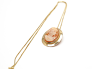Pawnitems, Lot of gold with cameo 14K defect/engraved 5,4g, in auction: Pawn – Tuesday 31 July 2012