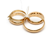 Pawnitems, Lot of gold 18K defect/engraved 12,6g, in auction: Pawn – Tuesday 31 July 2012