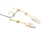 Pawnitems, Earrings one pair 18K with pearls length with loop ca7cm pcs löstagbara gross weight 6,5g. Defect., in auction: Pawn – Tuesday 31 July 2012