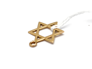 Lot, Charm 18K damaged 0,6g, in auction: Pawn – Tuesday 5 November 2013