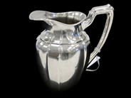 Lot, Cream jug in silver with dented edges and discoloured 156,5g, in auction: Pawn – Tuesday 5 November 2013