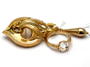 Lot, Lot of gold, defect stone 18K 14,8g, in auction: Pawn – Tuesday 5 November 2013