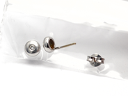 Lot, Lot of gold defect with diamonds 2x 0,02ct 18K 1,8g, in auction: Pawn – Tuesday 5 November 2013
