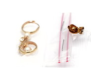 Lot, Lot of gold pearl defect 18K 2,2g, in auction: Pawn – Tuesday 5 November 2013