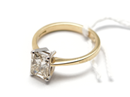 Jewellery, Ring 18K with diamond 1xca1,43ct Radiantslipad, feather from one långsidan, in auction: Pawn – Tuesday 5 November 2013