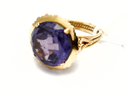 Jewellery, Ring with stone 18K Ø15½ 6,6g, defect, in auction: Pawn – Tuesday 5 November 2013