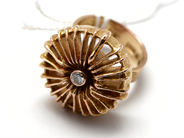 Jewellery, Ring 18K Ø16¾ 14,9g with diamond 1 x approx 0,10ct engraved, in auction: Pawn – Tuesday 5 November 2013