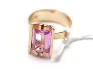 Jewellery, Ring 18K Ø16 5,2g with pink stone, in auction: Pawn – Tuesday 5 November 2013