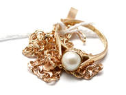 Lot, Lot of gold 18K 8,4g defect, contains 1 pearl, in auction: Pawn – Tuesday 5 November 2013