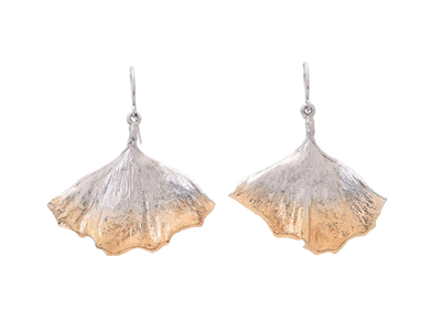 Smycken, ÖRHÄNGEN, platina- och guldpläterade ginkgoblad