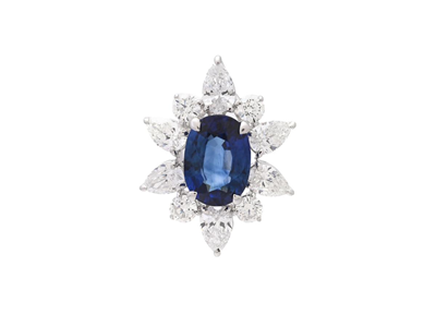 Smycken, CARMOSÉHÄNGE, 18K vitguld med oval blå safir 0,92 ct