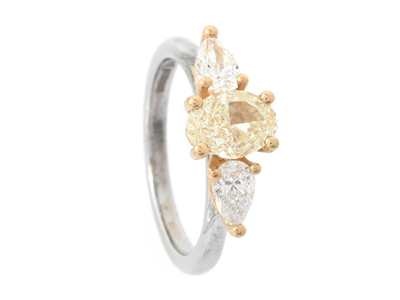 Smycken, TRESTENSRING, 18K guld/vitguld