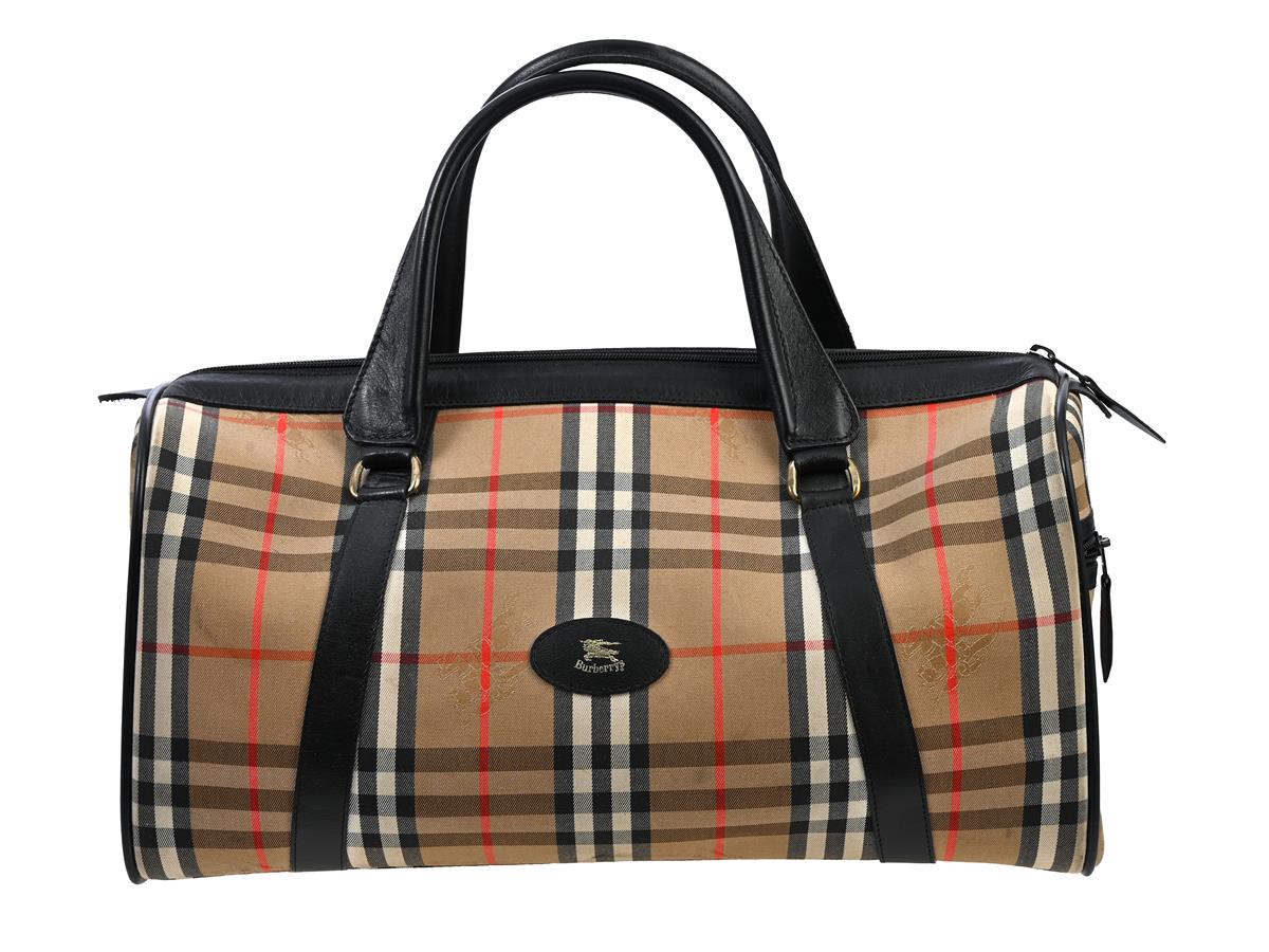 VÄSKA, BURBERRY, vintage, rutigt tyg, svart skinn, guldfärgade beslag, 40x24x17 cm, bruksslitage.