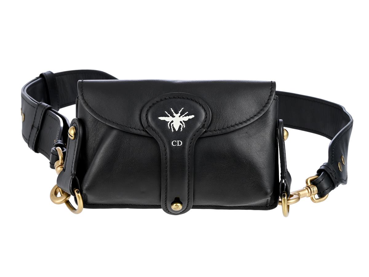 VÄSKA, CHRISTIAN DIOR, Mini Saddle Bag, svart läder, mässingfärgade beslag,19x14x3 cm, märkt 35-MA-1126, kvitto från 2017, avtagbar axelrem, bruksslitage.