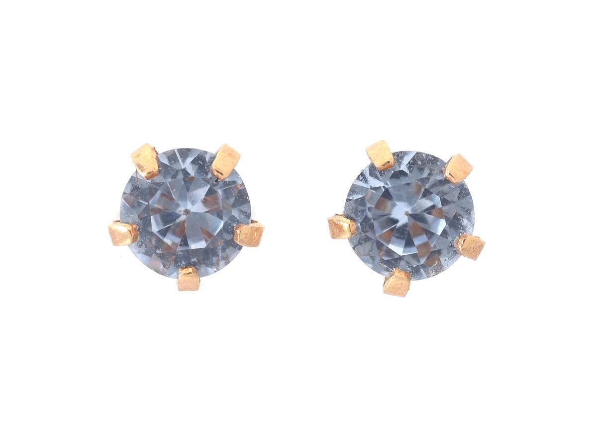 ÖRHÄNGEN, 18K guld, blå sten, diameter ca 3,8 mm, stift, vikt ca 0,5 g.